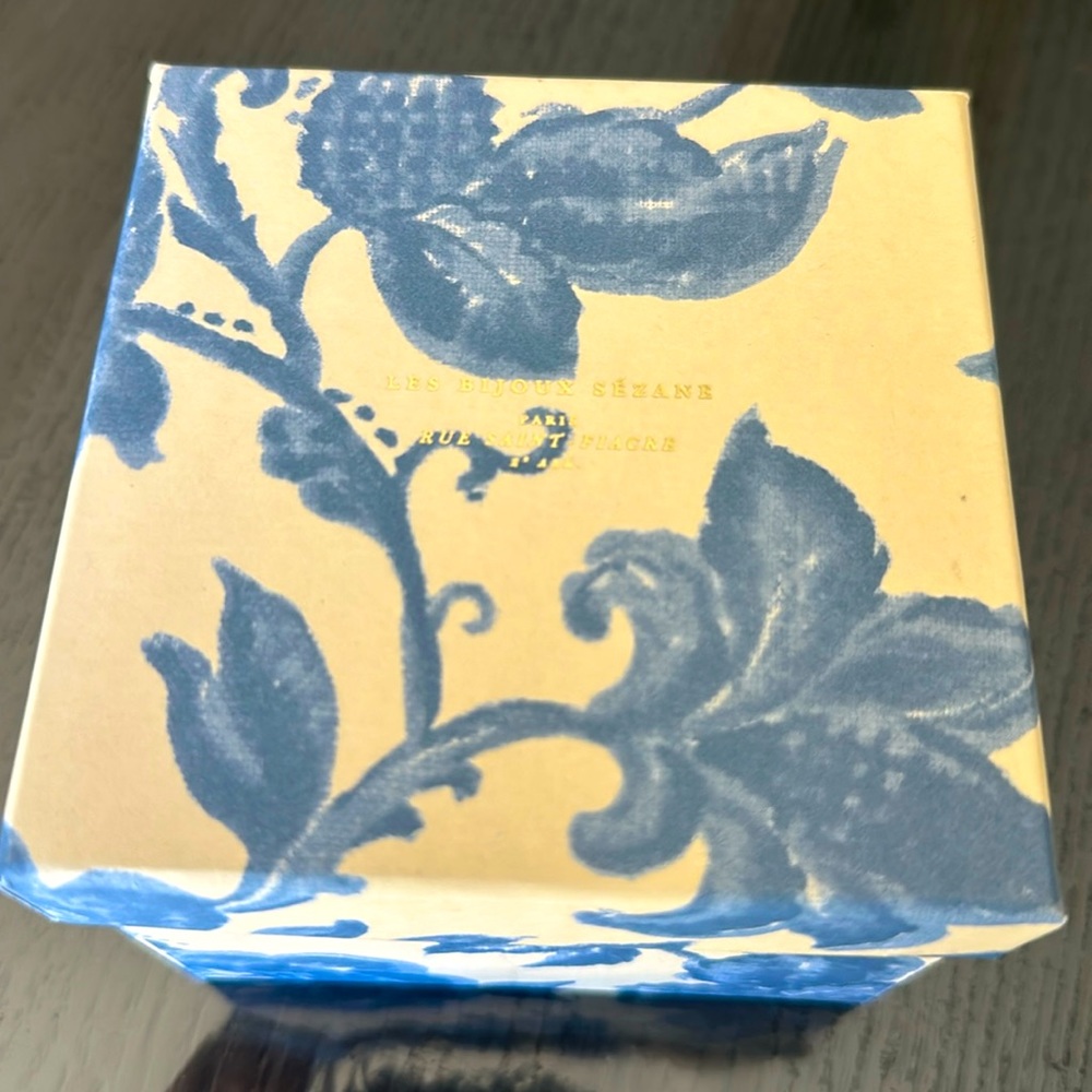 Branded box for storage. Beautiful floral design. 
Keep twilly’s safely!